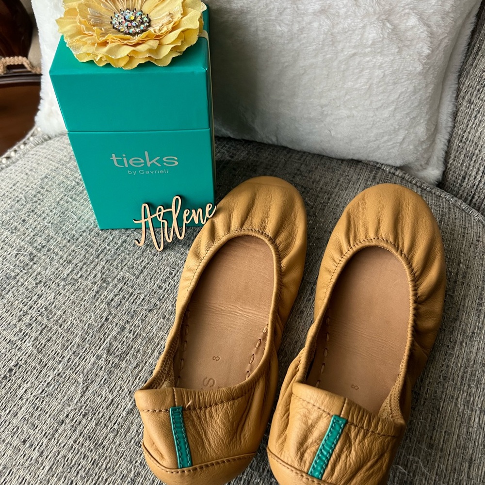 Tieks Women’s Ballet flats EUC size 8 Camel